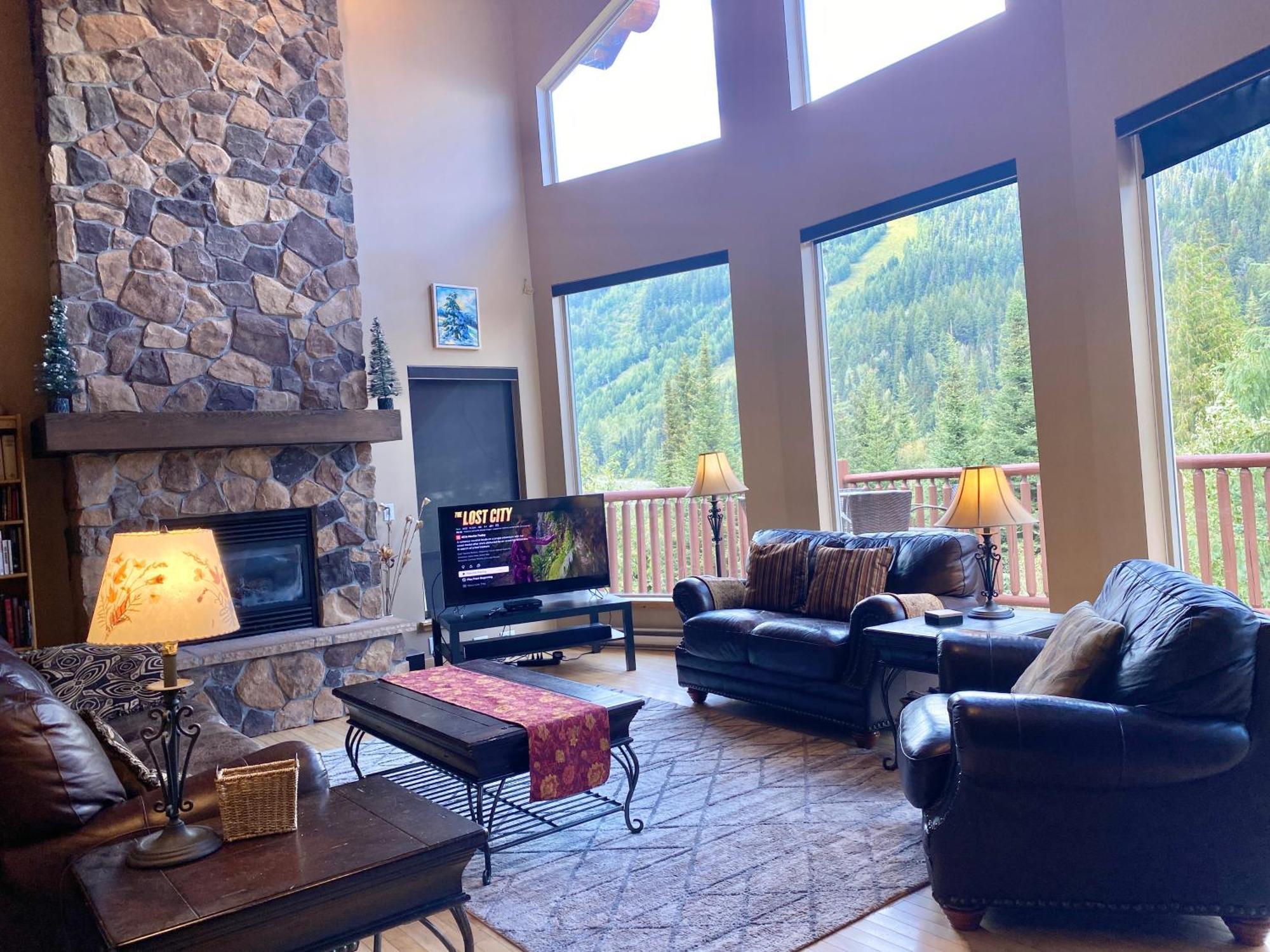 Morrisey Chalet At Sun Peaks Exterior photo