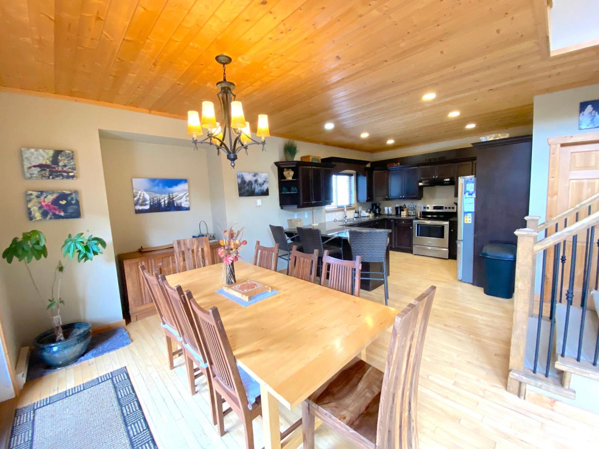 Morrisey Chalet At Sun Peaks Exterior photo